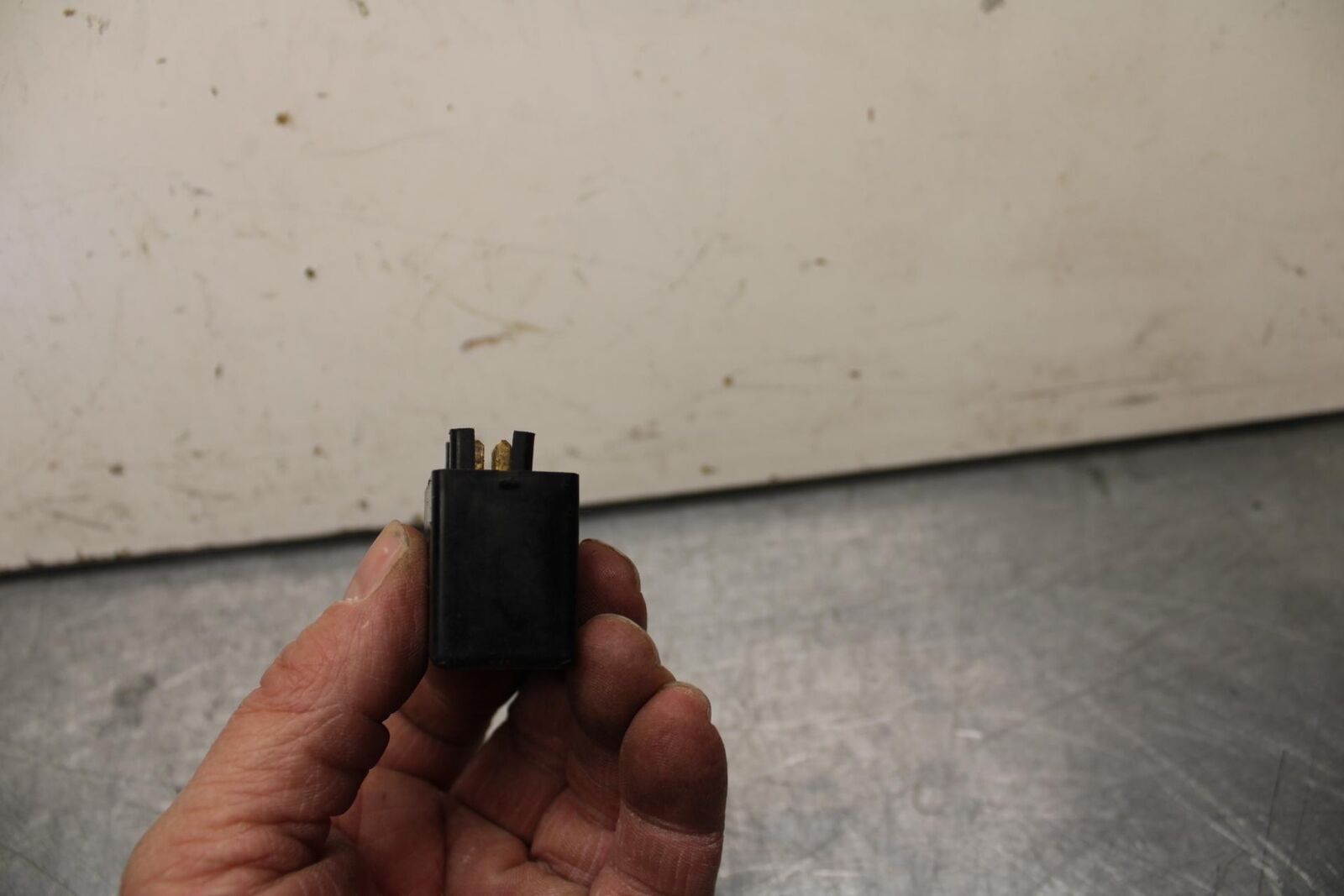 01 SUZUKI GSXR1000 TURN SIGNAL BLINKER RELAY FLASHER SWITCH 38610-03F00 BB100