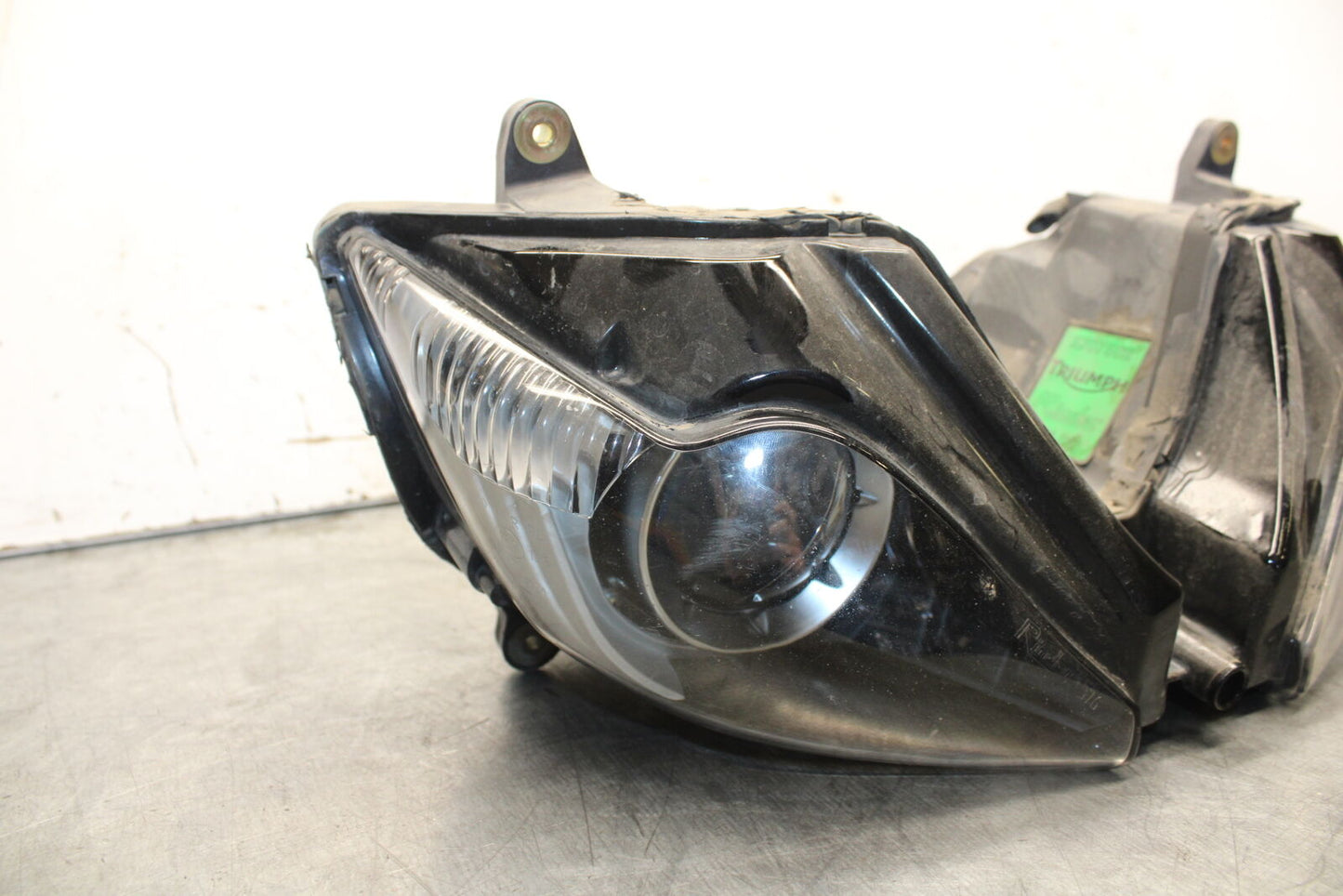 07-08 TRIUMPH DAYTONA 675 FRONT HEADLIGHT HEAD LIGHT LAMP BB685