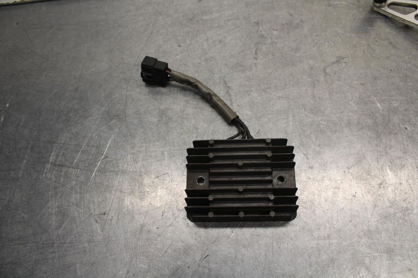 01-03 SUZUKI GSXR600 RECTIFIER VOLTAGE REGULATOR 32800-33E21 BB639