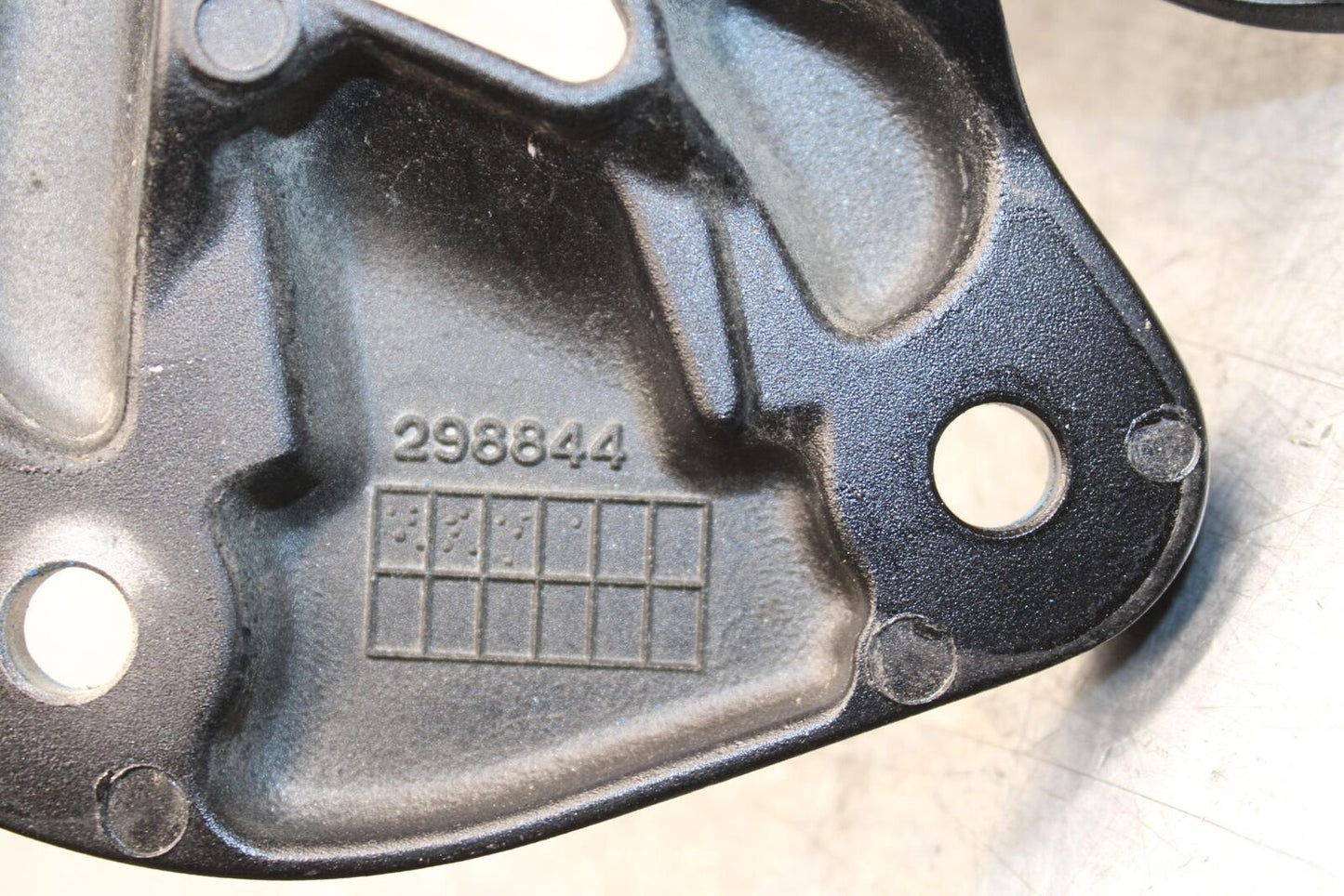 20 SUZUKI GSXR 1000 LEFT REARSET REAR SET DRIVER FOOT PEG REST STOP BB597