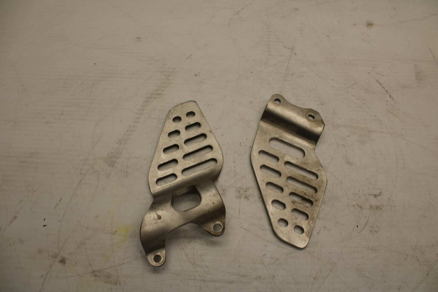 07 YAMAHA YZF R6 2c0 REARSET REAR SET HEEL GUARD COVER BB284
