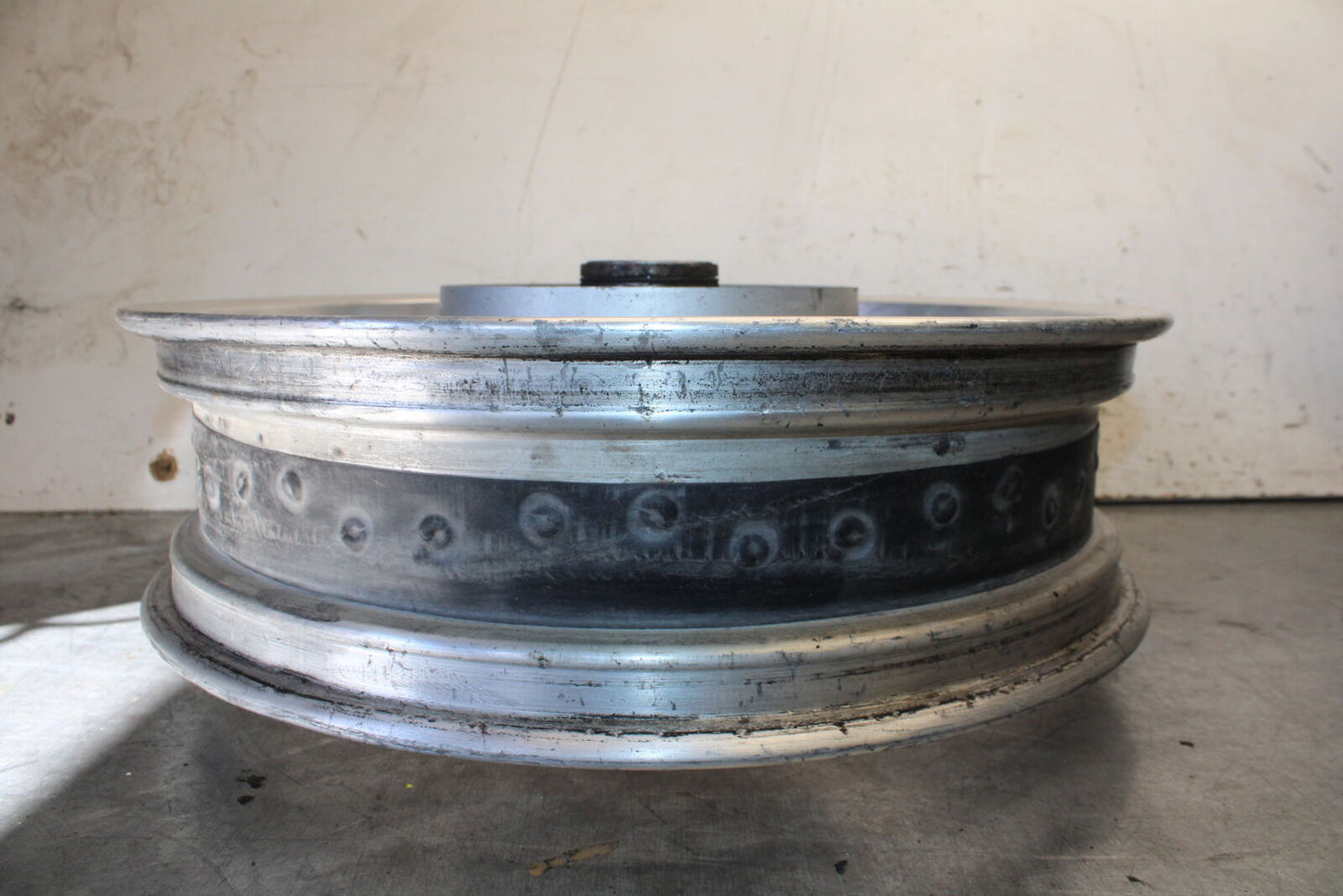 01-06 TRIUMPH TIGER 955I REAR RIM BACK RIM BB693