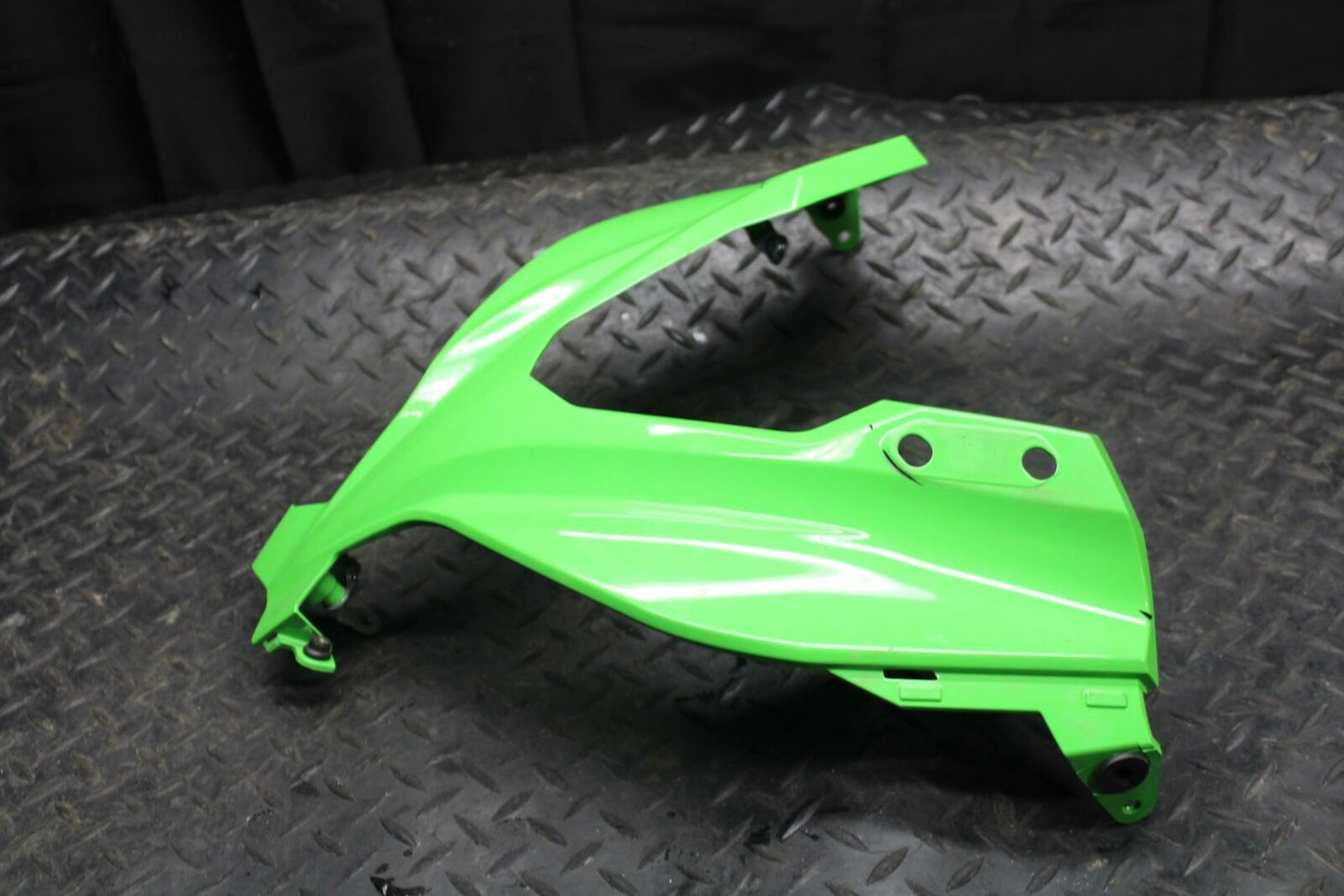 17 KAWASAKI NINJA 300 FRONT CENTER COWL FAIRING BB215