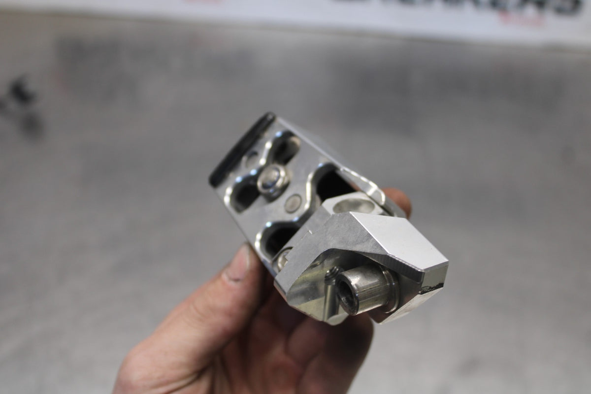 19 BMW F750GS AFTERMARKET RIGHT FRONT FOOT REST PEG STEP BB938