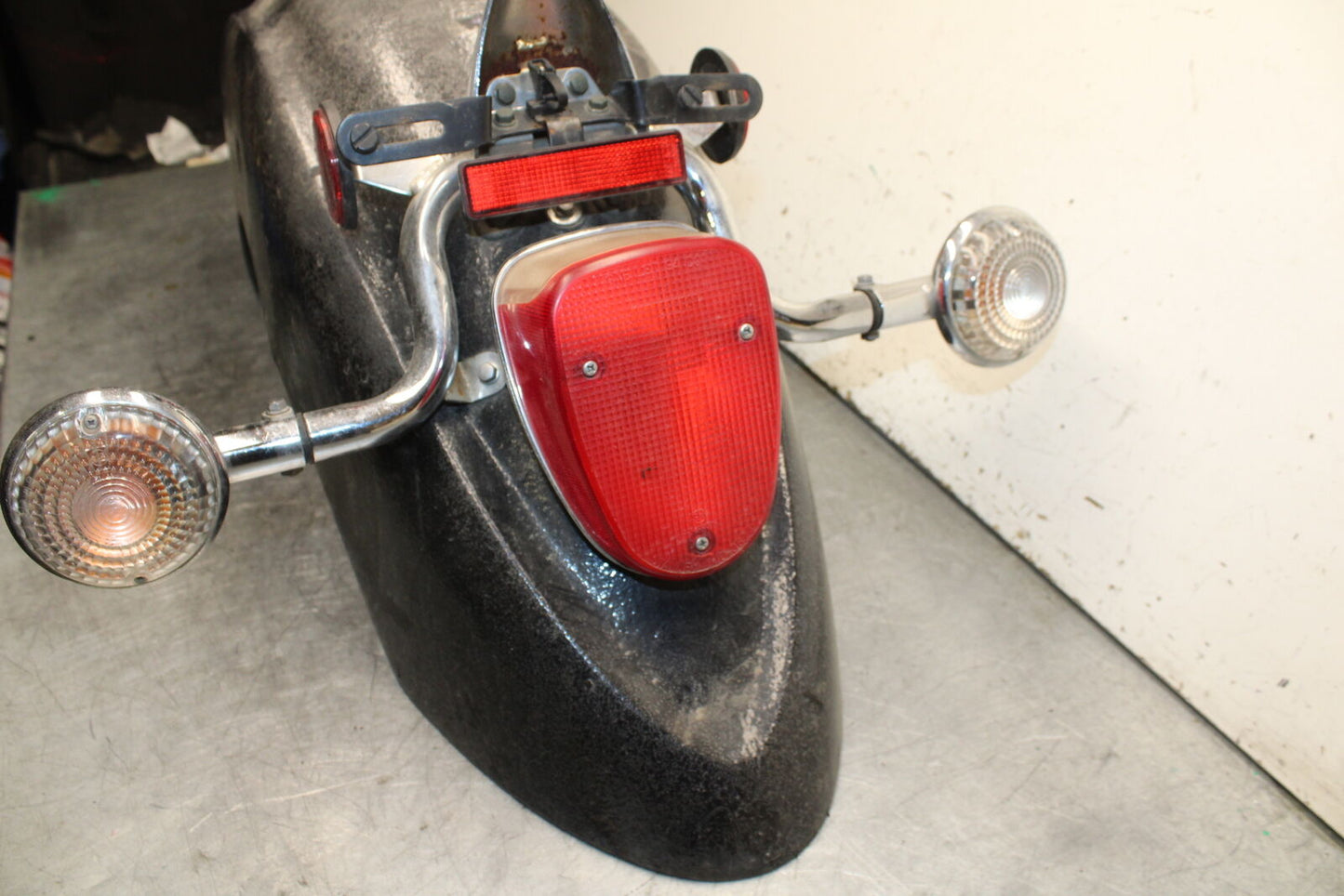 99-00 YAMAHA V STAR 1100 REAR BACK WHEEL FENDER MUD GUARD BB711