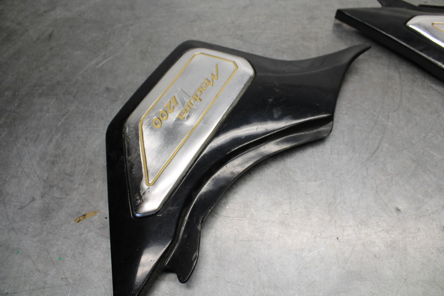 85-86 SUZUKI MADURA 1200 SIDE COVER PANEL COWL FAIRING SET BB691