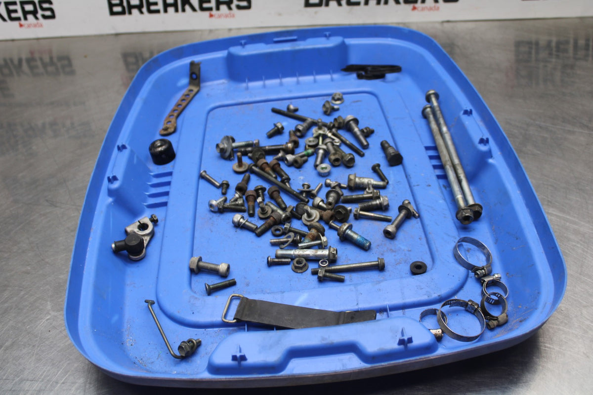 00 SUZUKI GSXR750 BOLTS HARDWARE MOTOR SCREWS BB820