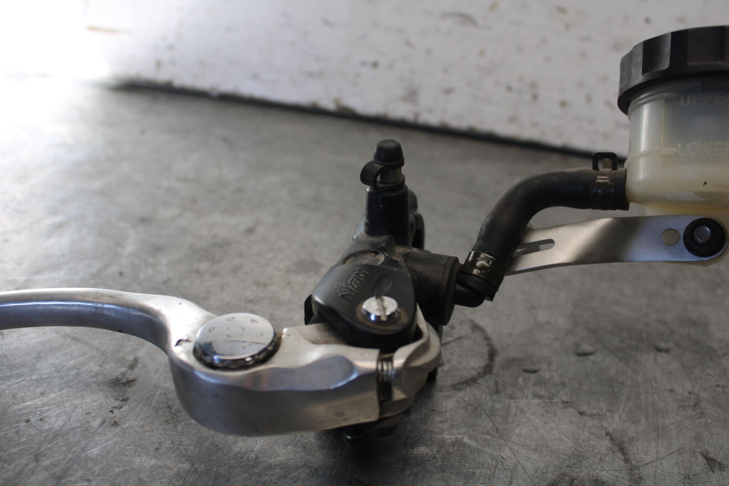 07-08 TRIUMPH DAYTONA 675 FRONT BRAKE MASTER CYLINDER w/ LEVER T2025700 BB685