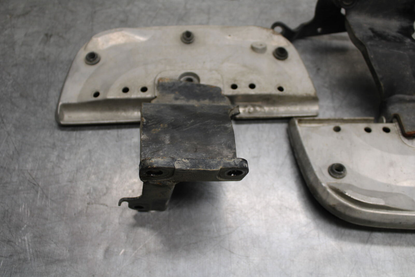 02-04 HONDA VTX1800S FRONT FOOT RESTS PEGS STEPS SET PAIR BB712