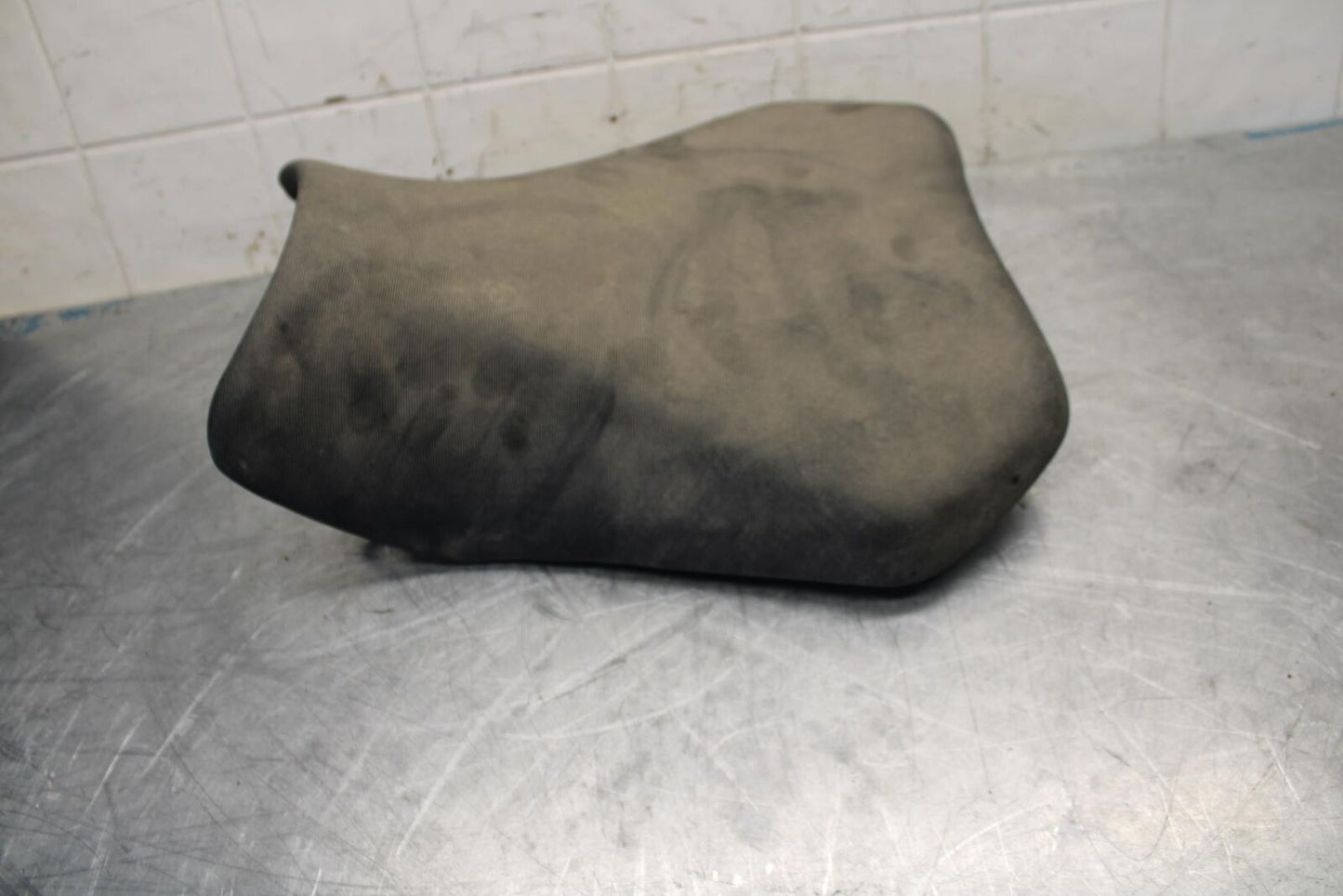 15-21 SUZUKI GSXR600 FRONT DRIVERS SEAT PAD SADDLE BB463