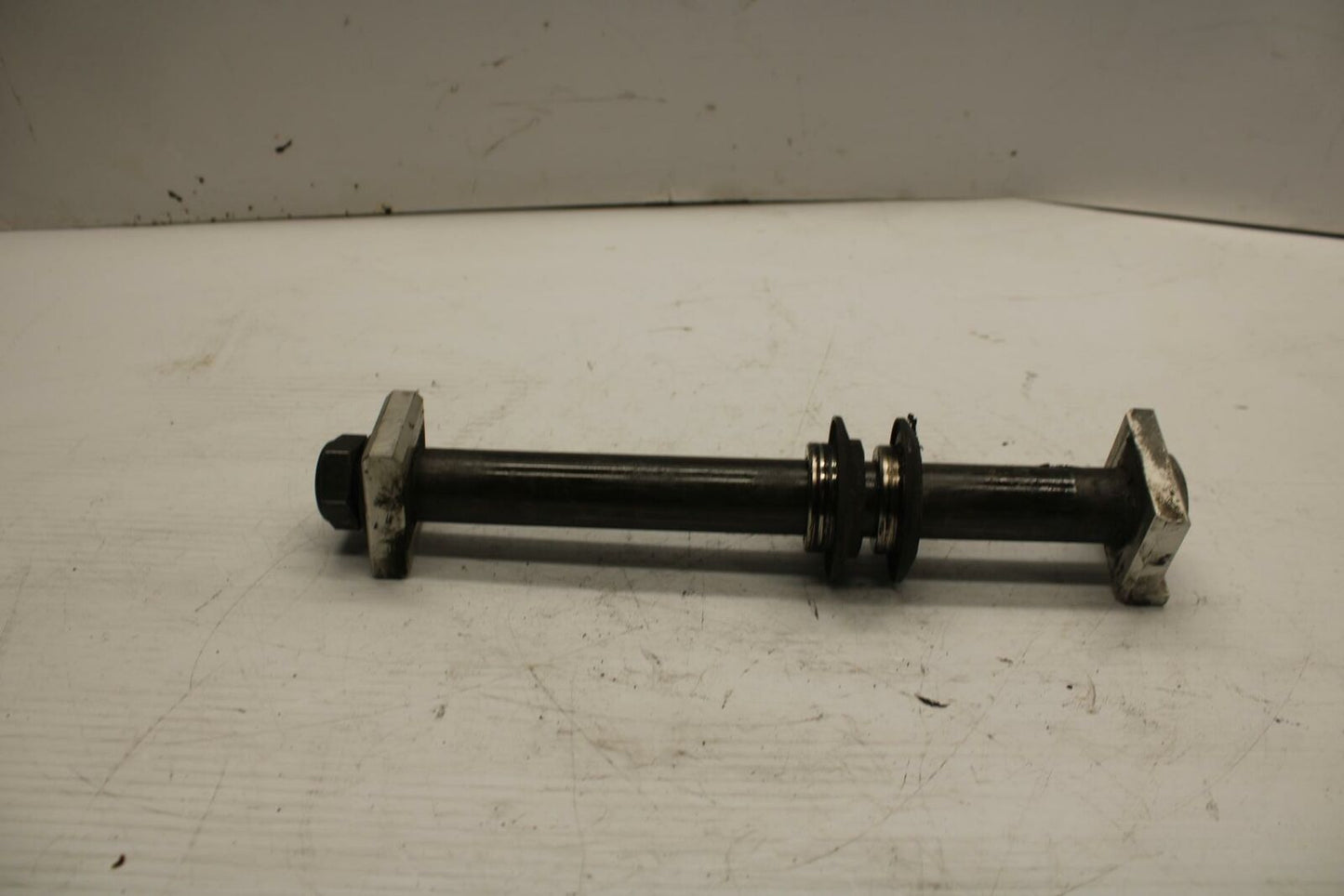 06 YAMAHA YZF R1 REAR AXLE BACK WHEEL RIM PIVOT BOLT AXEL BB282