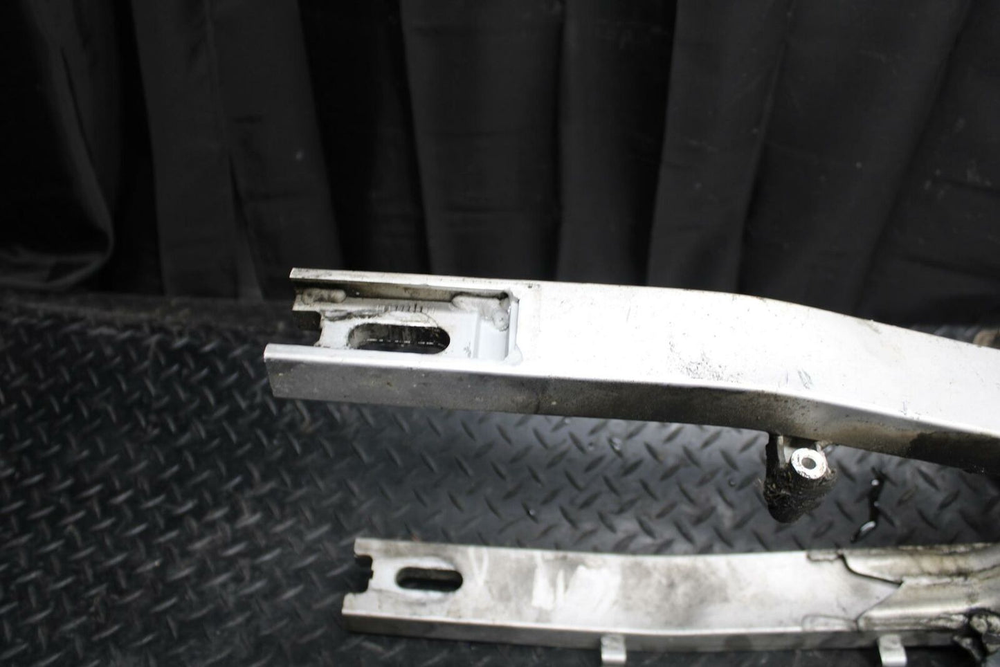 86 SUZUKI GS750ES REAR SWINGARM BACK SUSPENSION SWING ARM BB233