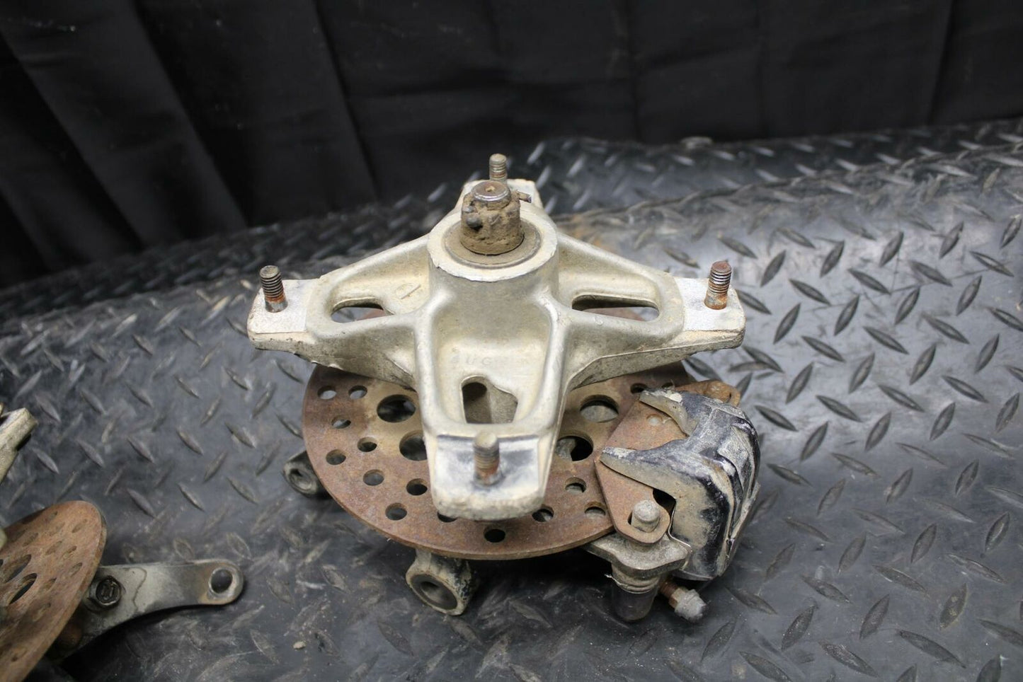 85-86 SUZUKI QUADRACER 250 FRONT WHEEL RIGHT LEFT HUBS HUB SET BB210