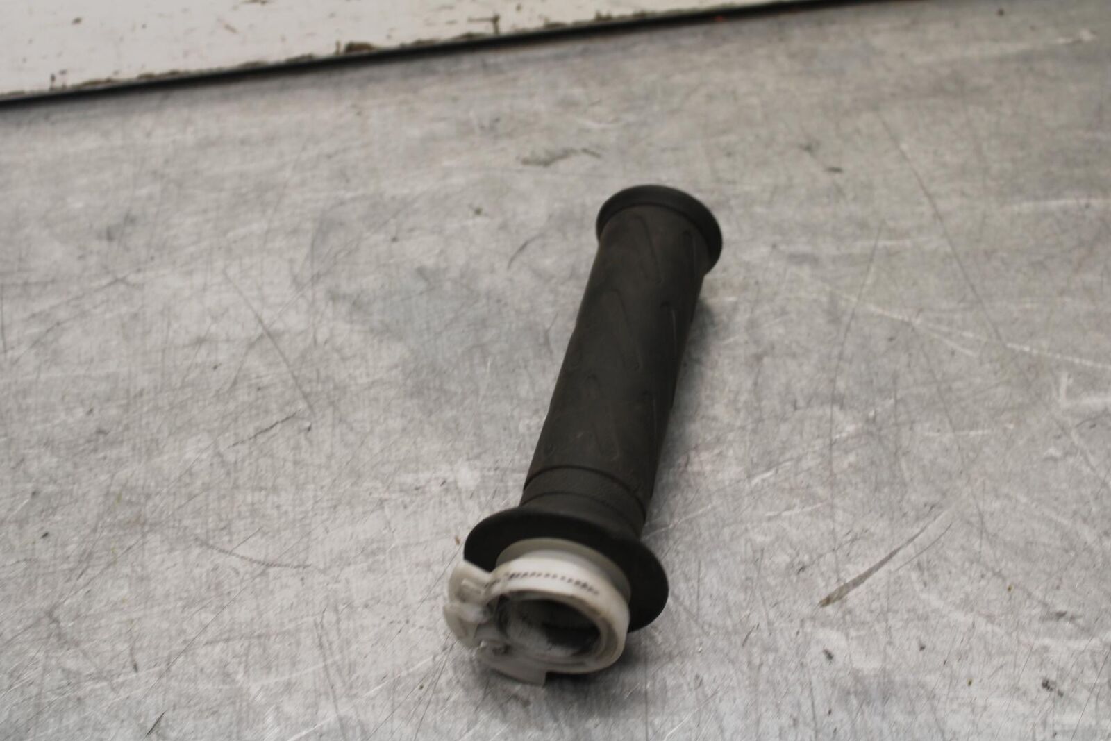01-03 SUZUKI GSXR600 RIGHT THROTTLE GRIP BB633