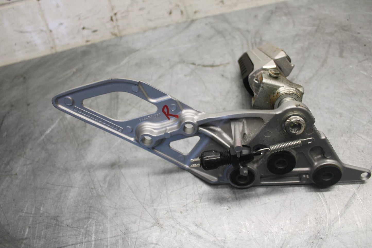 2016 Suzuki Bandit GSF1250SA ABS RIGHT REARSET REAR SET DRIVER FOOT PEG BB509