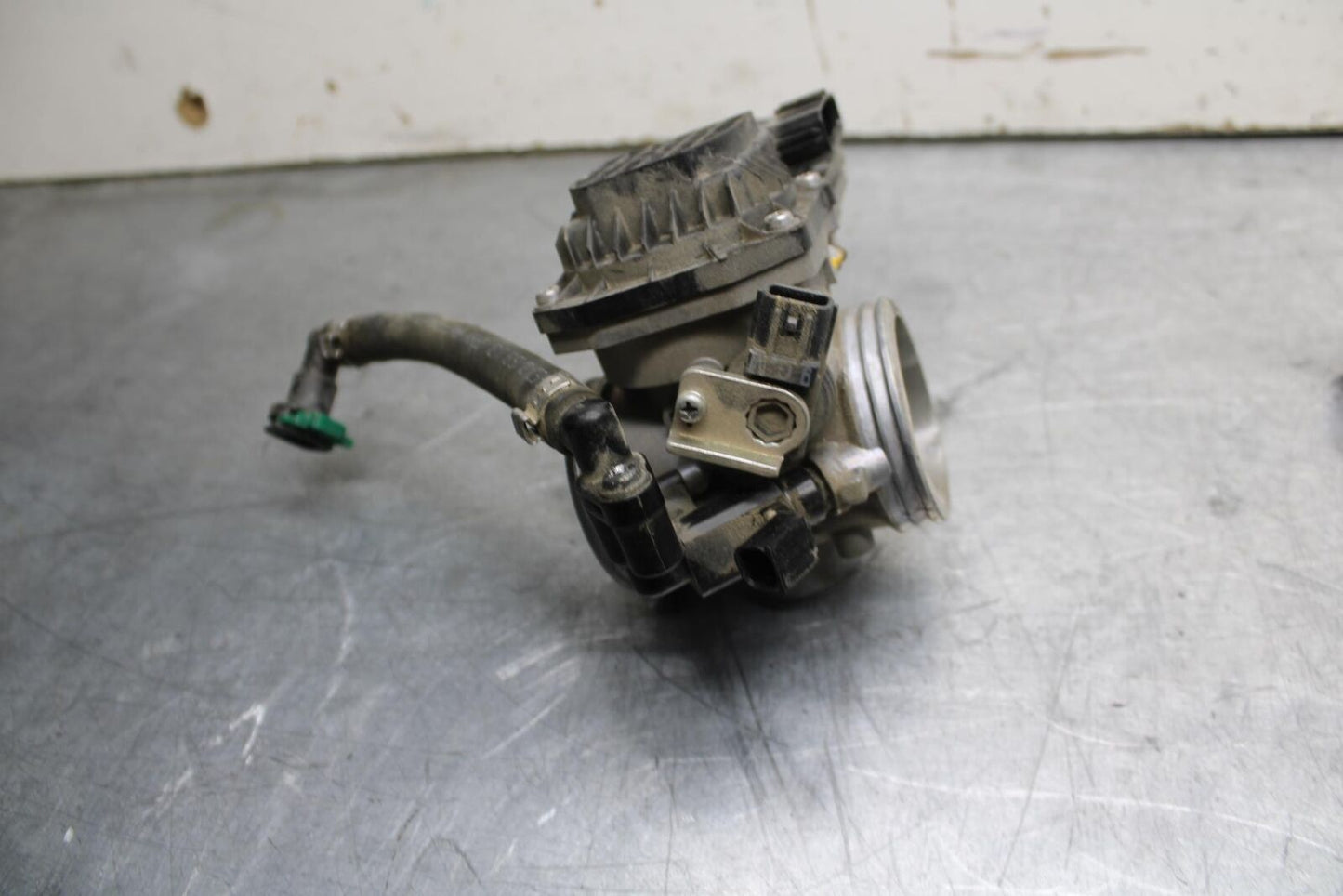 16-18 KTM 690 DUKE MAIN FUEL INJECTORS / THROTTLE BODIES BB631