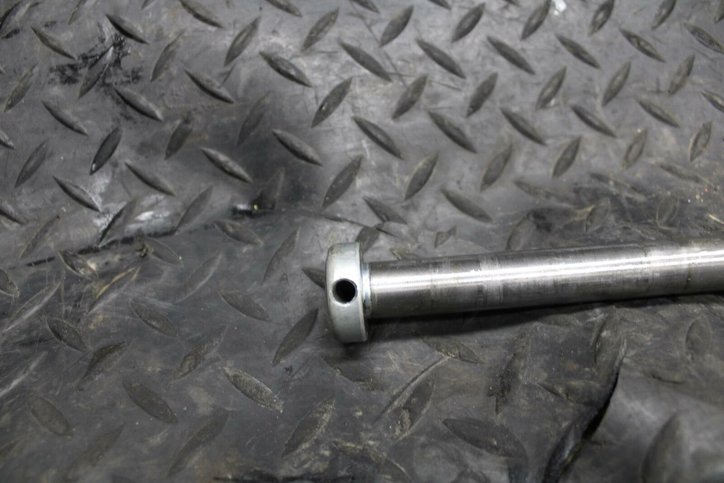 86 SUZUKI GS750ES REAR AXLE BACK WHEEL RIM PIVOT BOLT AXEL BB233