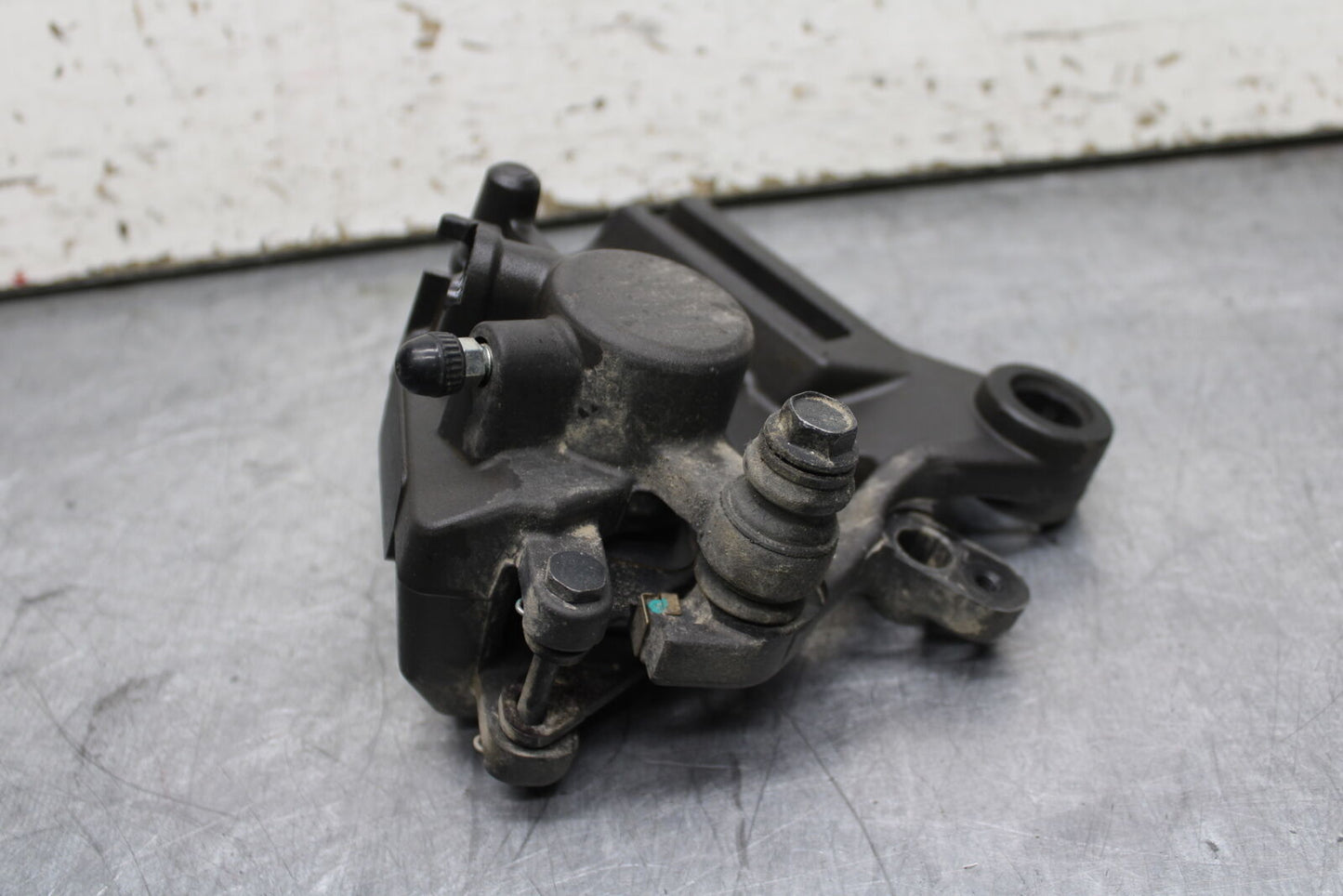 19-24 YAMAHA R3 REAR BACK BRAKE CALIPER W MOUNT BRACKET BB736