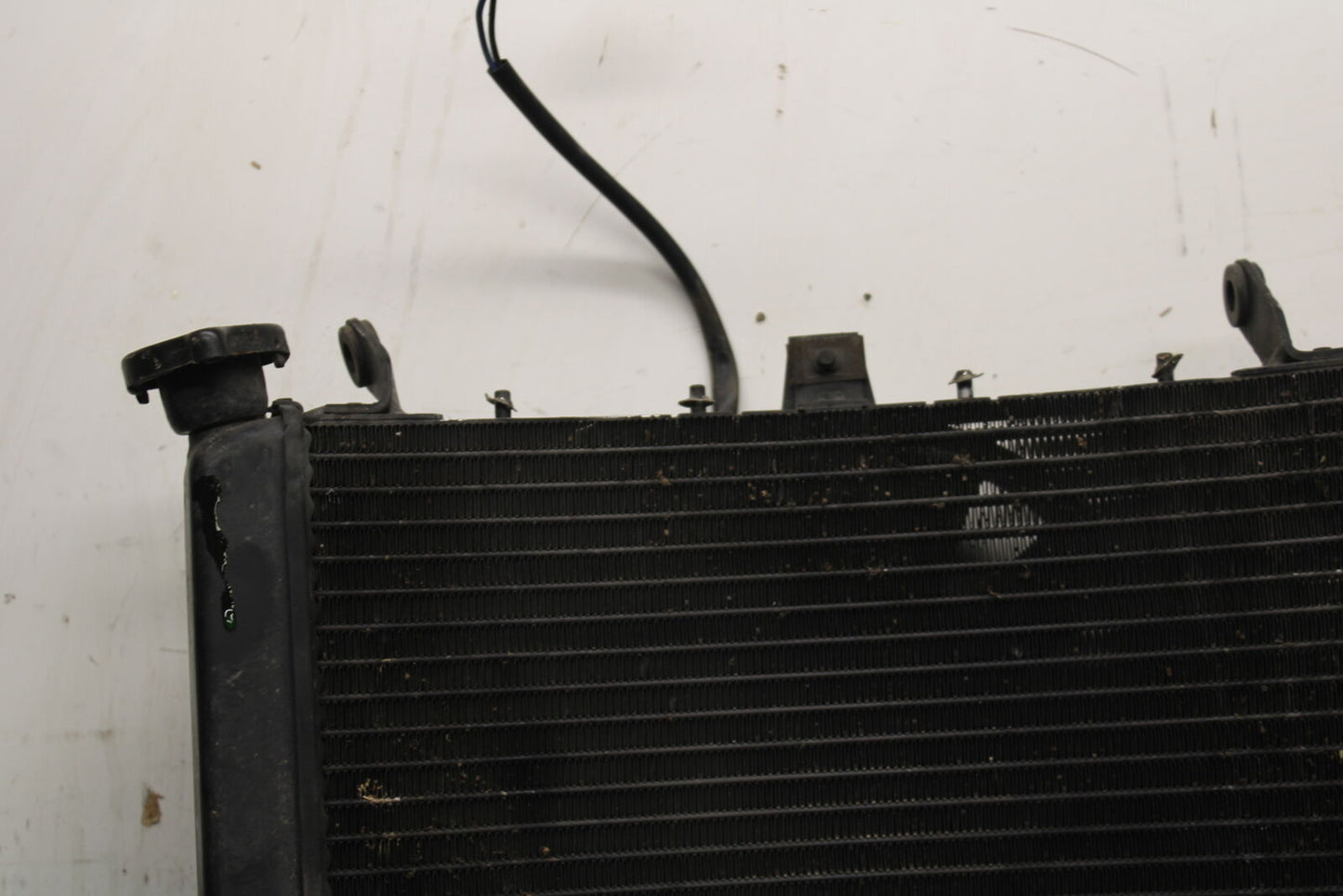 03-04 TRIUMPH DAYTONA 600 ENGINE RADIATOR MOTOR COOLER COOLING RADIATER BB745