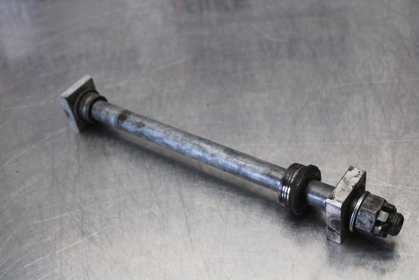 04-05 KAWASAKI NINJA ZX10R REAR AXLE BACK WHEEL RIM PIVOT BOLT AXEL BB163