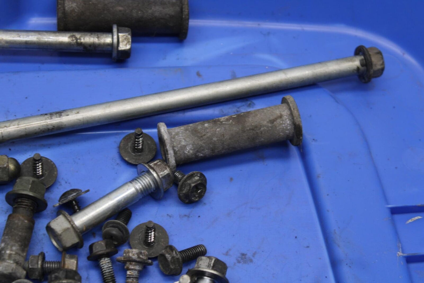 04-09 SUZUKI GS 500 FH GS500F LEFTOVER MOUNTING BOLTS HARDWARE MOTOR BB97