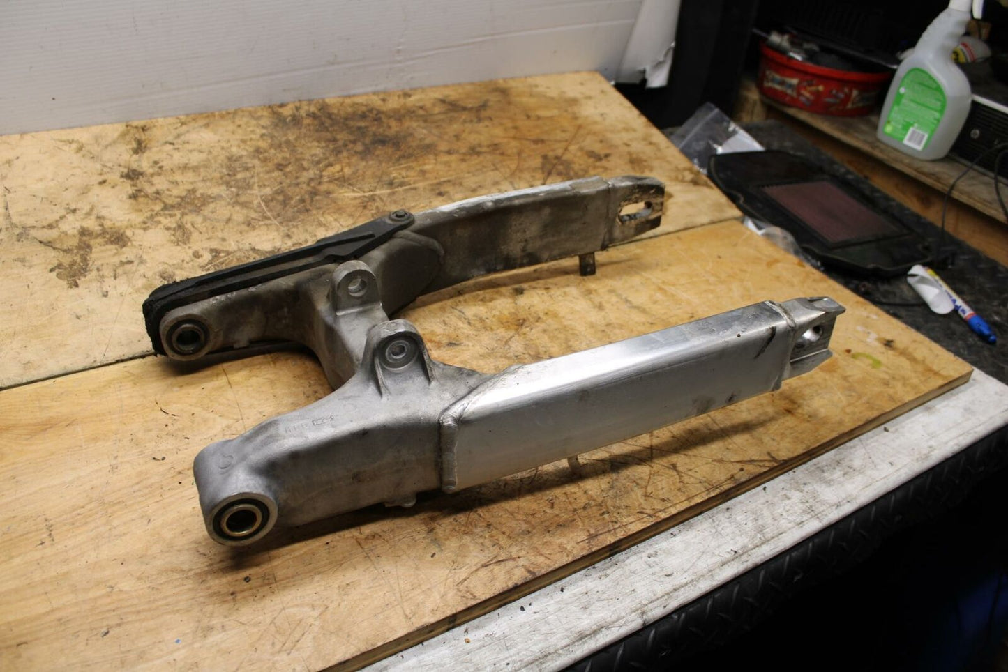 98-05 HONDA SUPER HAWK 1000 VTR1000F REAR SWINGARM SUSPENSION SWING ARM BB341