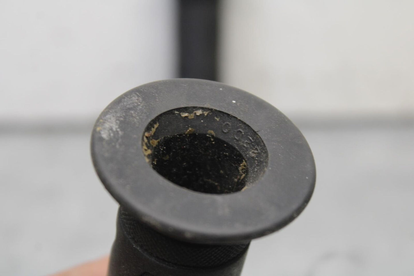 01-03 SUZUKI GSXR600 RIGHT THROTTLE GRIP BB639