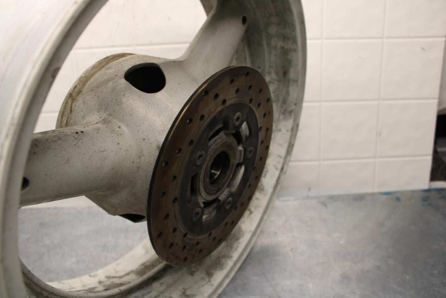 1999 Suzuki GSXR600 REAR WHEEL AND ROTOR BACK BRAKE DISC BB580