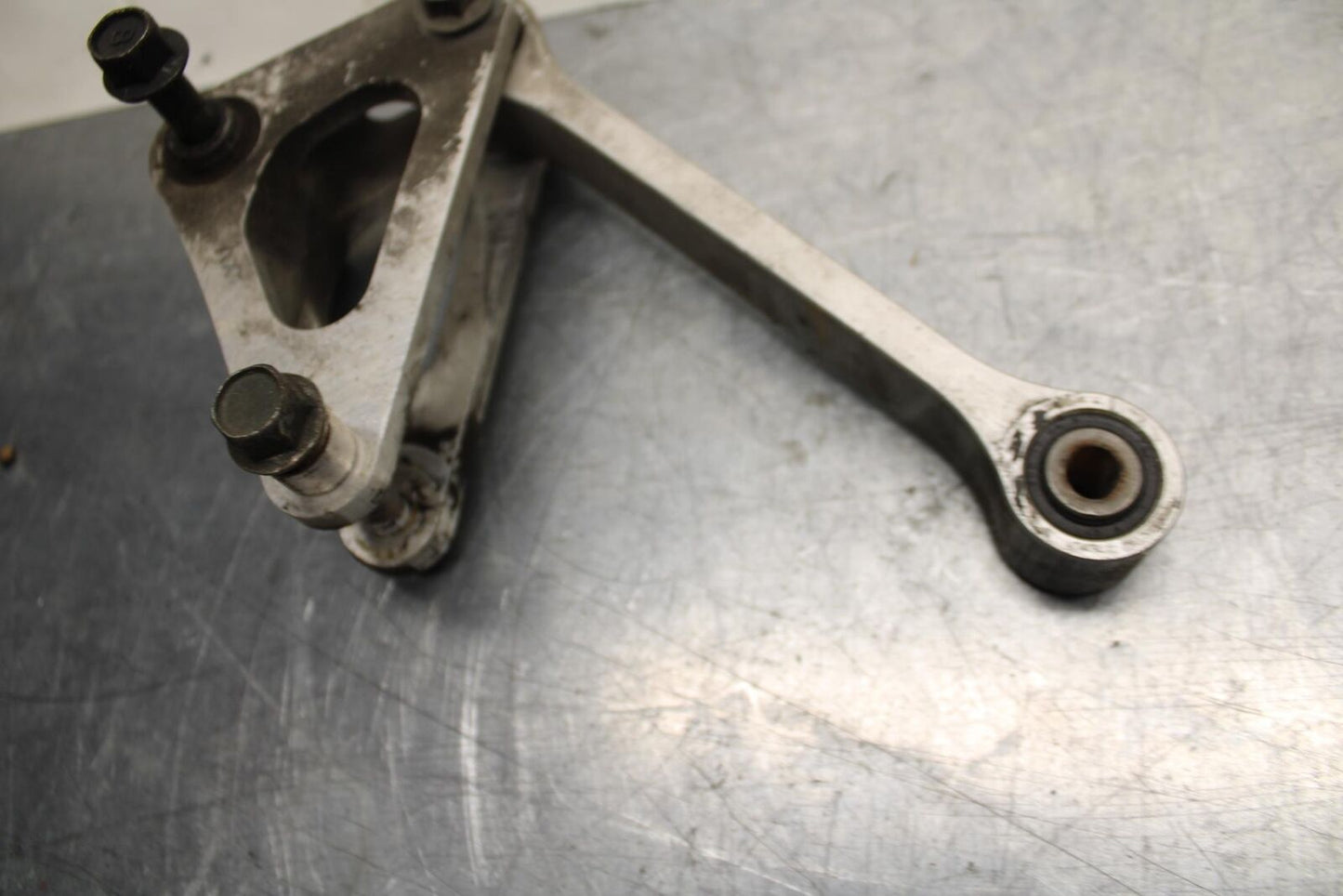 98-99 YAMAHA YZF R1 REAR DOGBONE SHOCK LINKAGE LINK 4XV-2217A-00-00 BB74