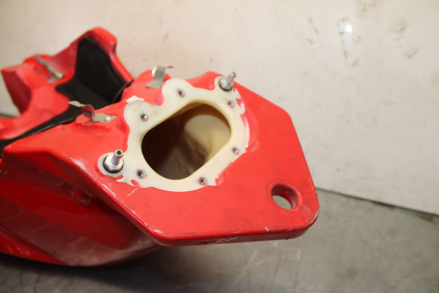 09-11 DUCATI STREETFIGHTER GAS TANK FUEL CELL PETROL RESERVOIR BB705