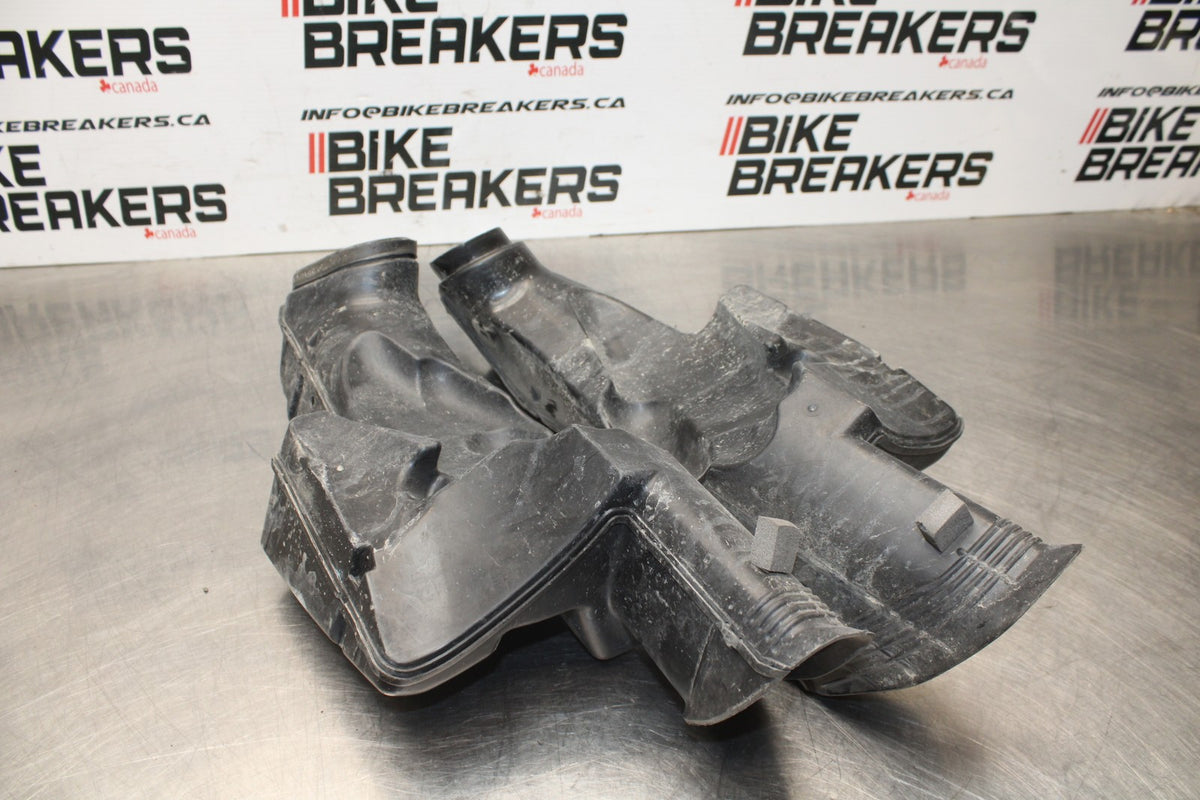 06-07 SUZUKI GSXR750 RIGHT LEFT AIR INTAKE DUCTS BB811