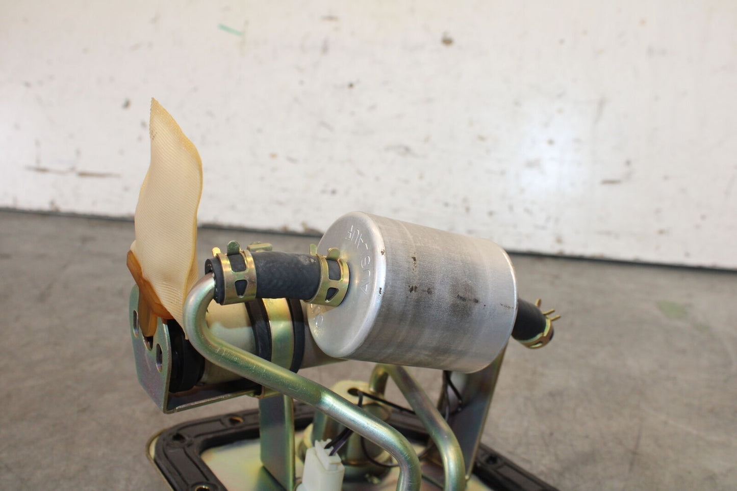 01-06 TRIUMPH TIGER 955I FUEL PUMP GAS PETROL SENDER UNIT BB693