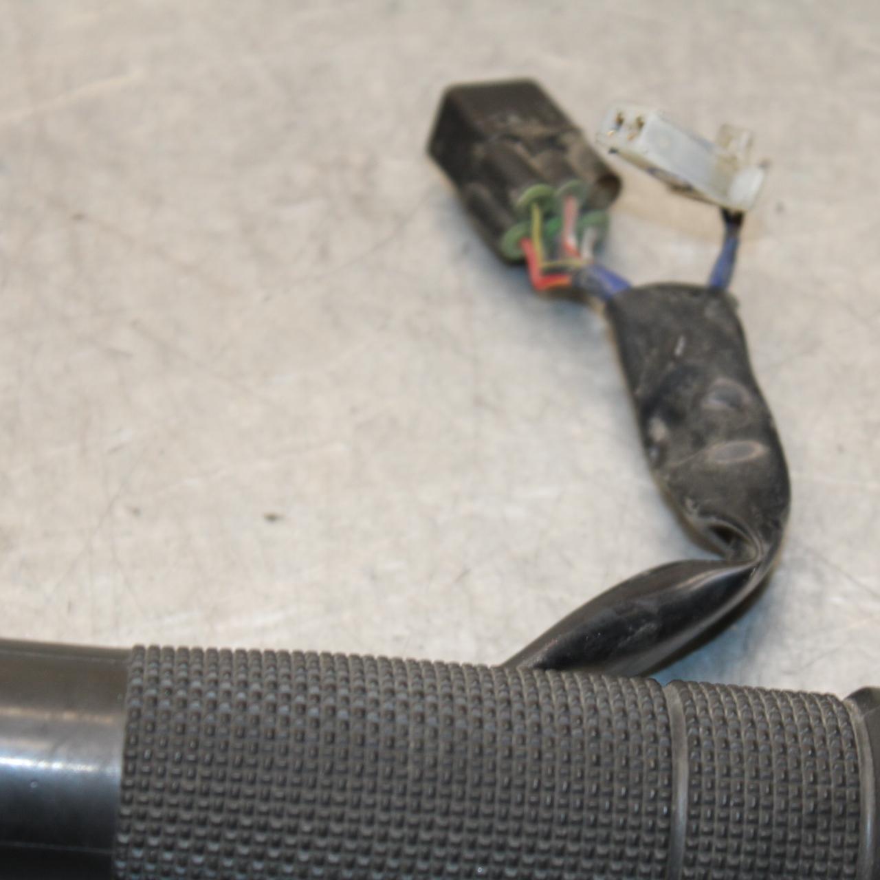 16-24 KTM 390 RC RIGHT THROTTLE GRIP BB648