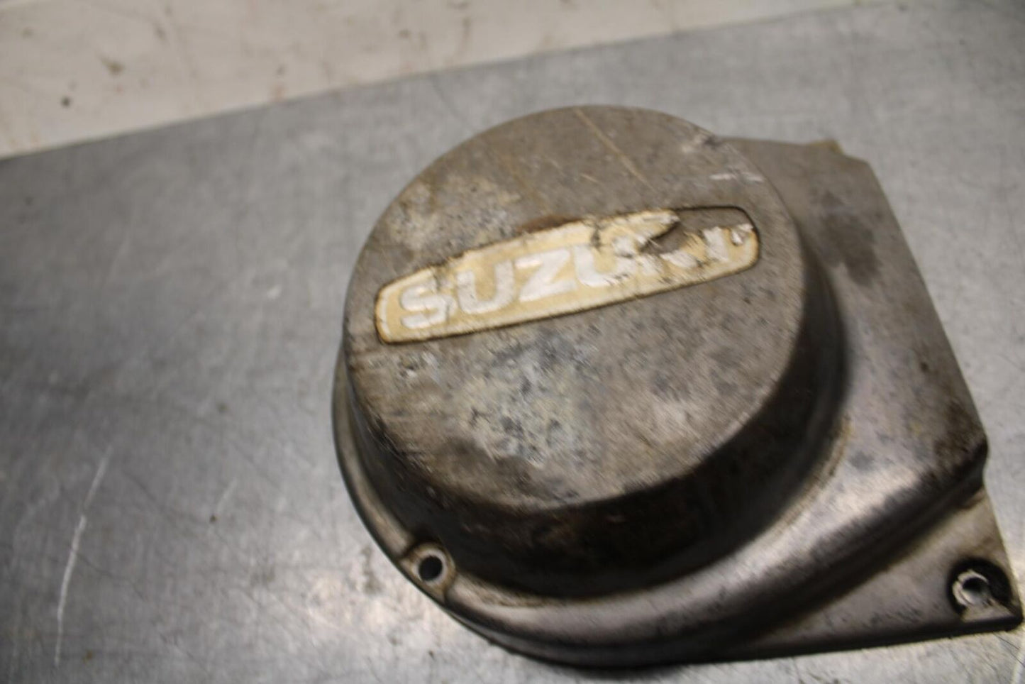 75 SUZUKI GT 550 STATOR MAGNETO ALTERNATOR GENERATOR COVER BB72