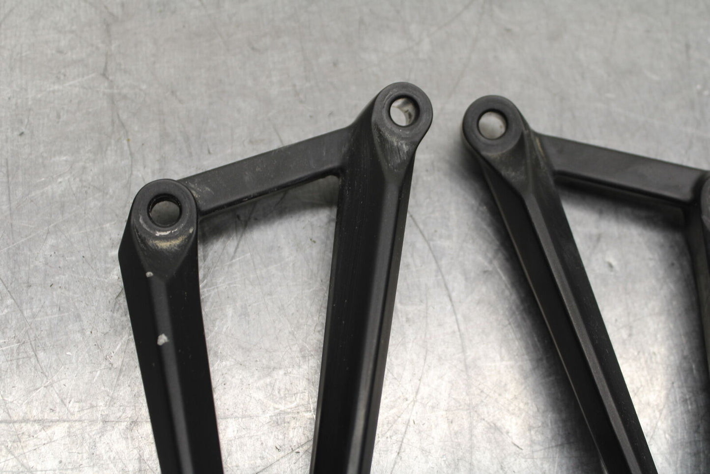 19-24 YAMAHA R3 REAR BACK PASSENGER PEG SET PAIR BB736