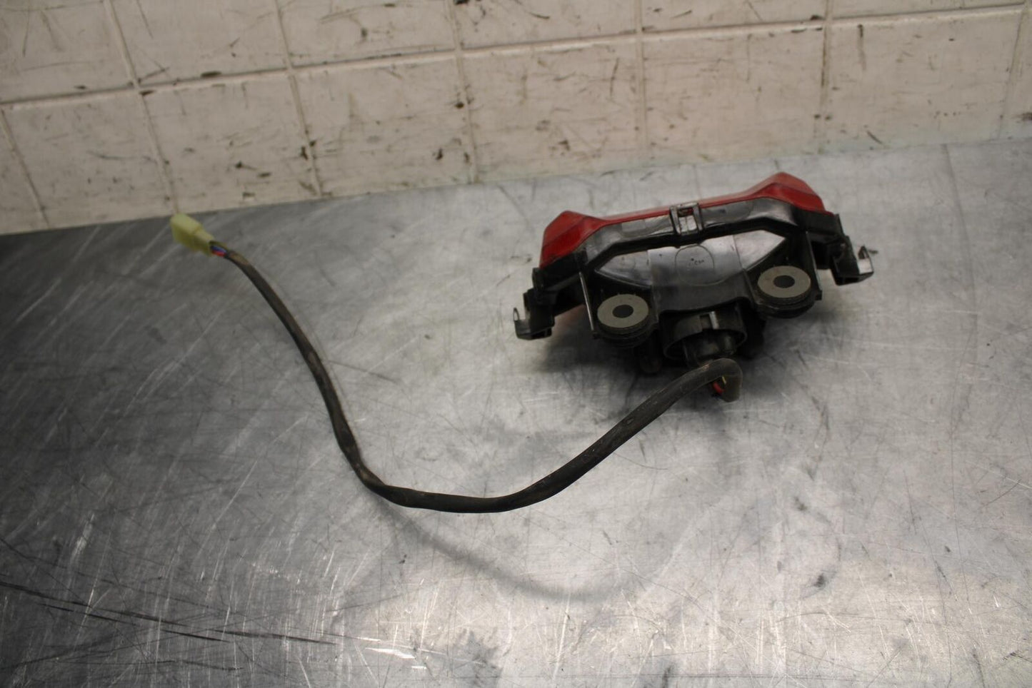 17 KAWASAKI VERSYS-X 300 REAR TAIL TAILLIGHT BACK BRAKE LIGHT BB504