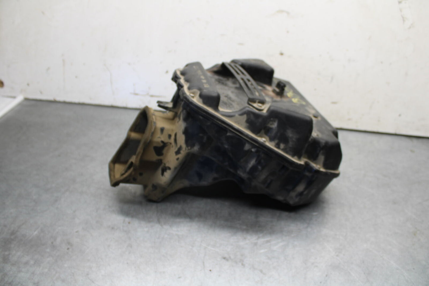09-11 TRIUMPH DAYTONA 675 AIRBOX AIR INTAKE FILTER BOX BB652