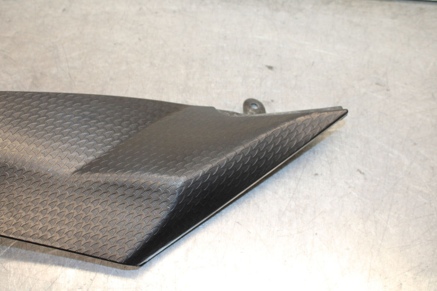06-07 YAMAHA YZF R6 RIGHT LEFT GAS FUEL TANK PANELS COVERS TRIM SET COWLS BB742
