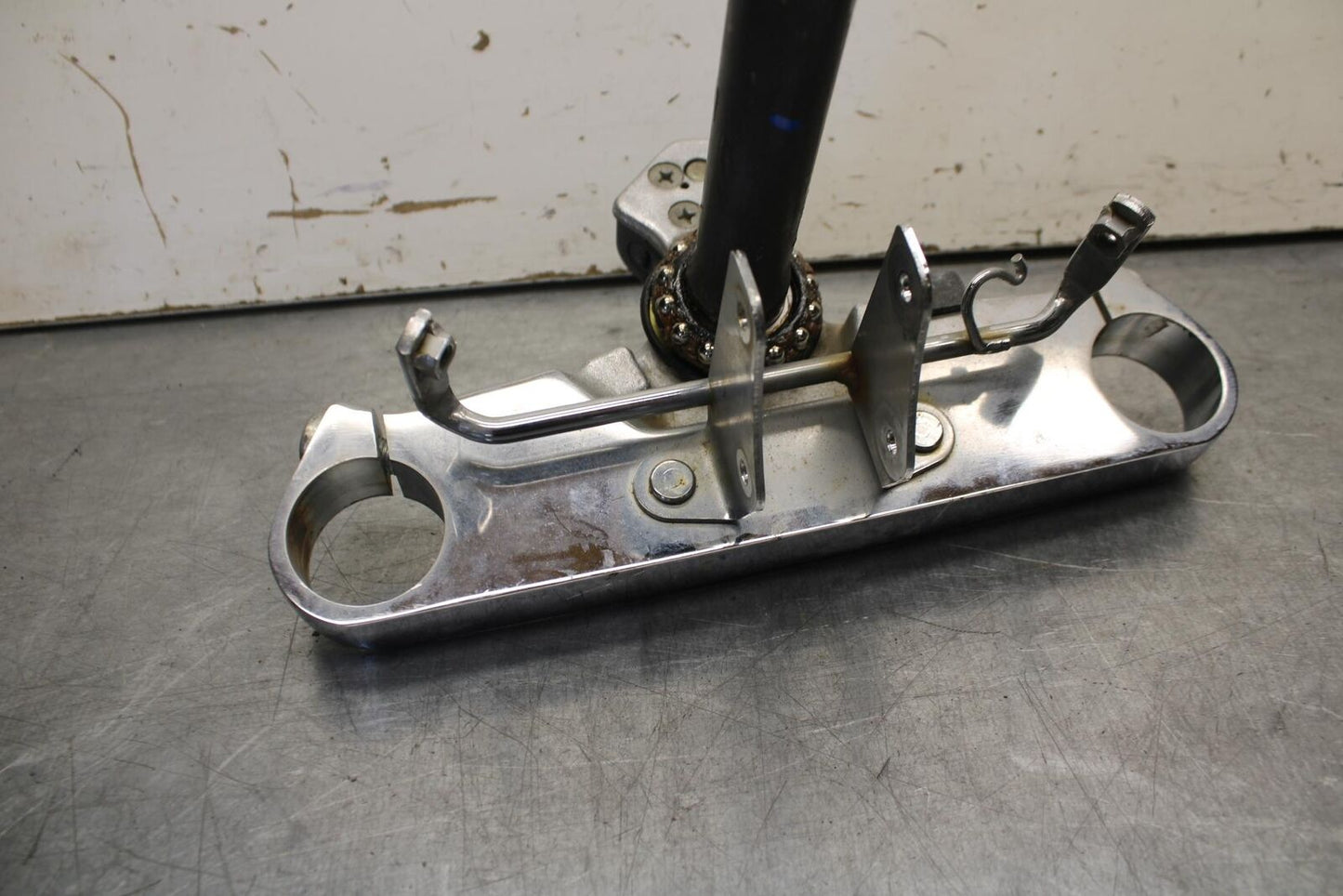 01-02 HONDA SHADOW SPIRIT 750 FRONT FORKS CLAMP LOWER TRIPLE TREE STEM BB632