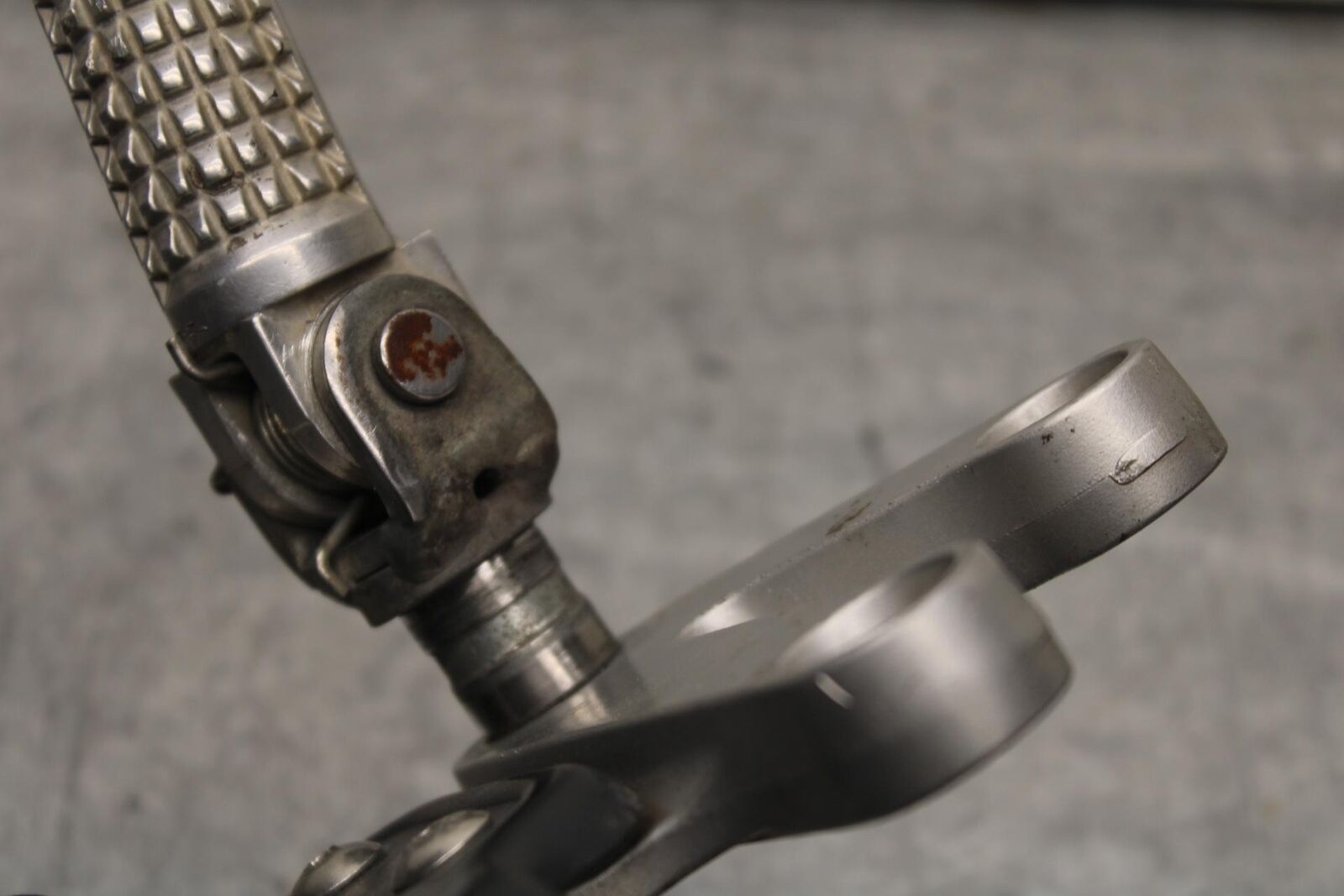 01-03 SUZUKI GSXR600 LEFT REARSET REAR SET DRIVER FOOT PEG REST STOP BB633