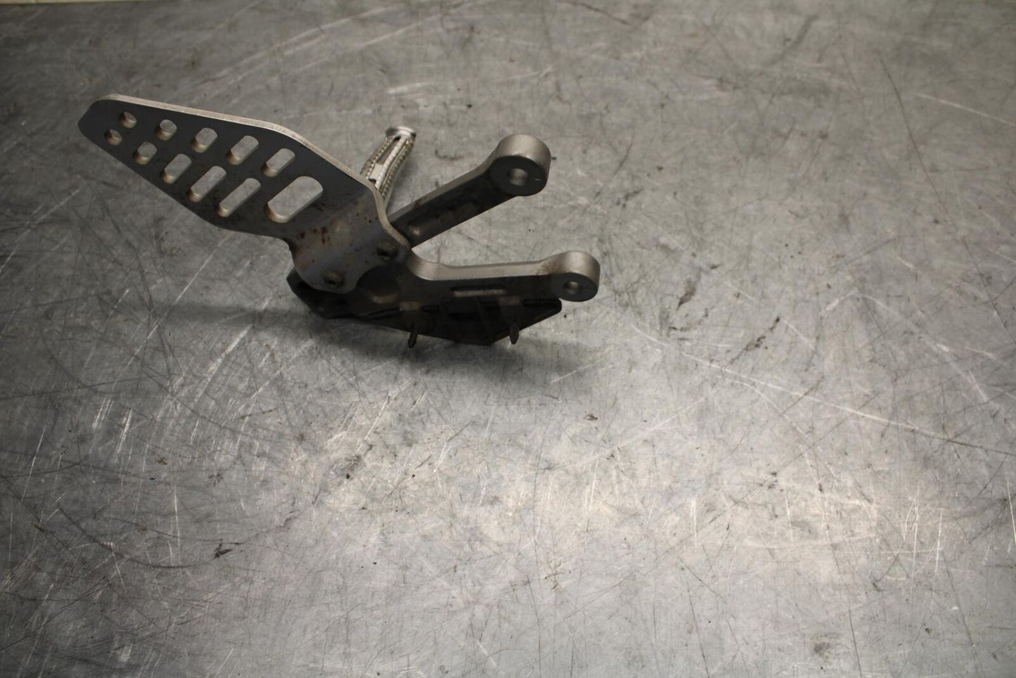 2007 Yamaha YZF R6 LEFT REARSET REAR SET DRIVER FOOT PEG REST STOP BB525