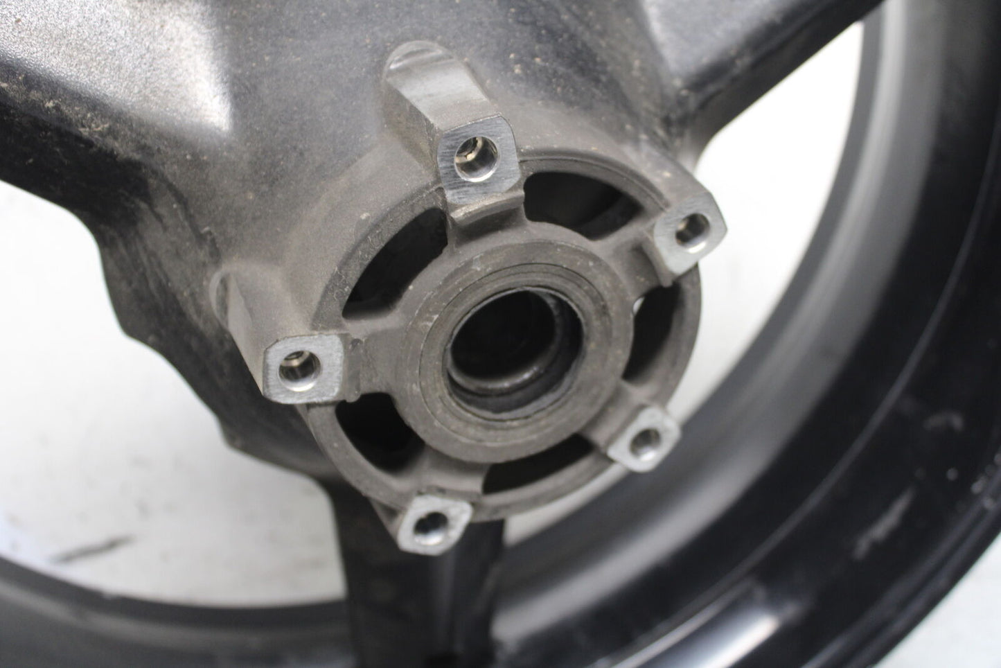 04-05 SUZUKI GSXR600 REAR WHEEL RIM BB658