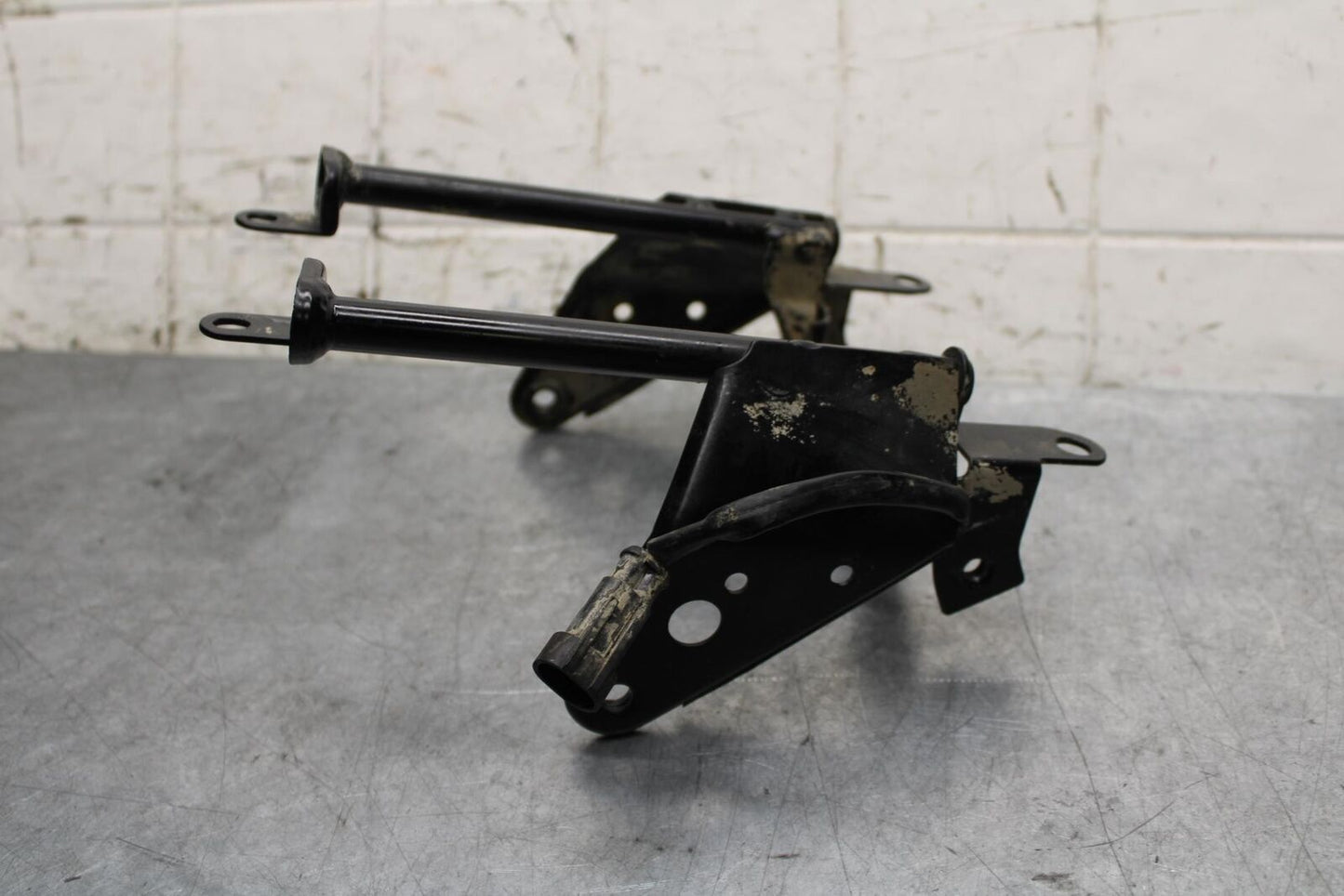 16-17 MOTO GUZZI V7 II HEADLIGHT STAY BRACKET BB57