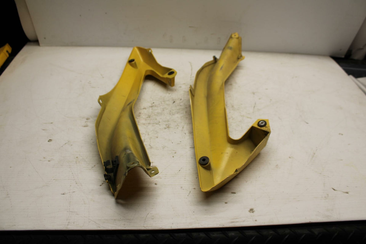 07 YAMAHA YZF R6 2c0 FRONT UPPER MID SIDE FAIRING COWL PLASTIC BB297