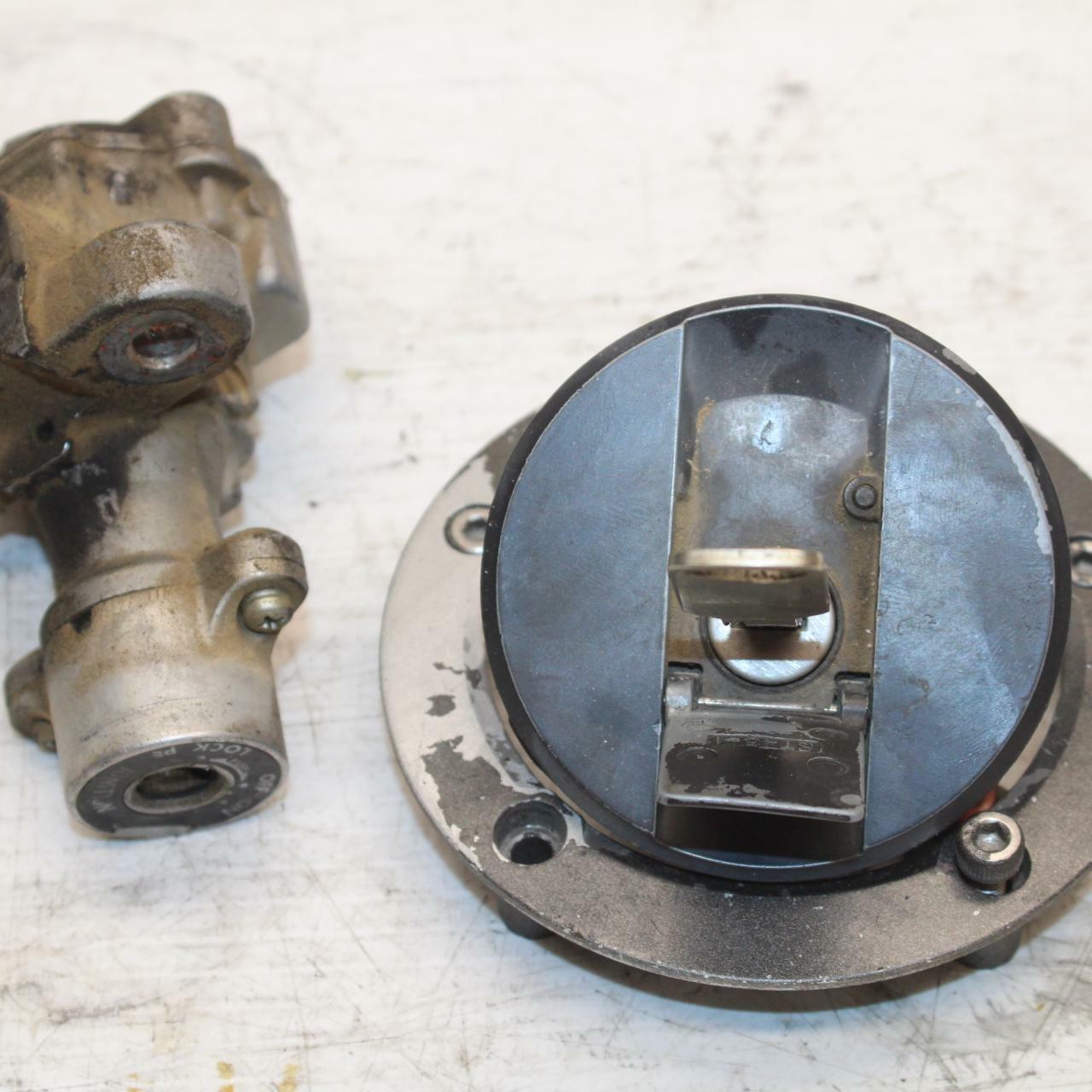 04-05 SUZUKI GSXR750 IGNITION LOCK KEY SET W/ GAS CAP BB270