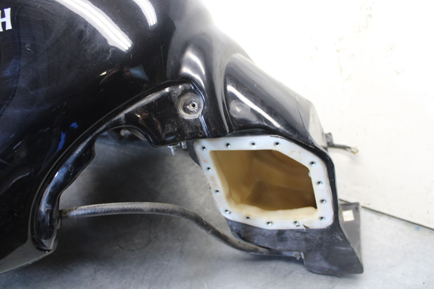 01-06 TRIUMPH TIGER 955I GAS TANK FUEL CELL PETROL RESERVOIR BB693