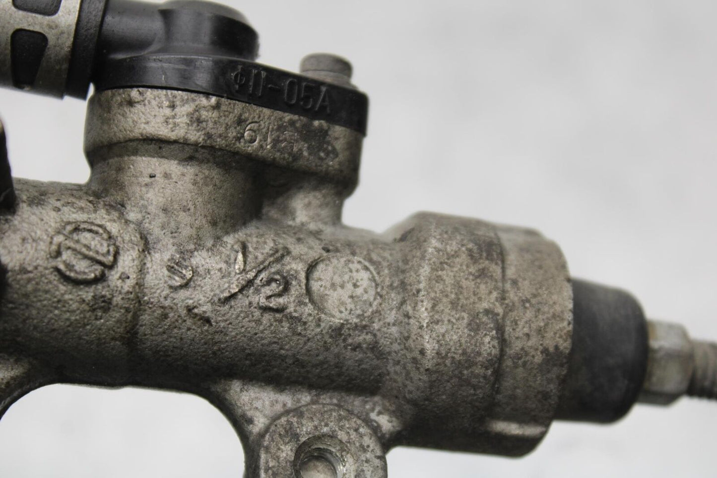 1999 Suzuki GSXR600 REAR BACK BRAKE MASTER CYLINDER W RESERVOIR BB580