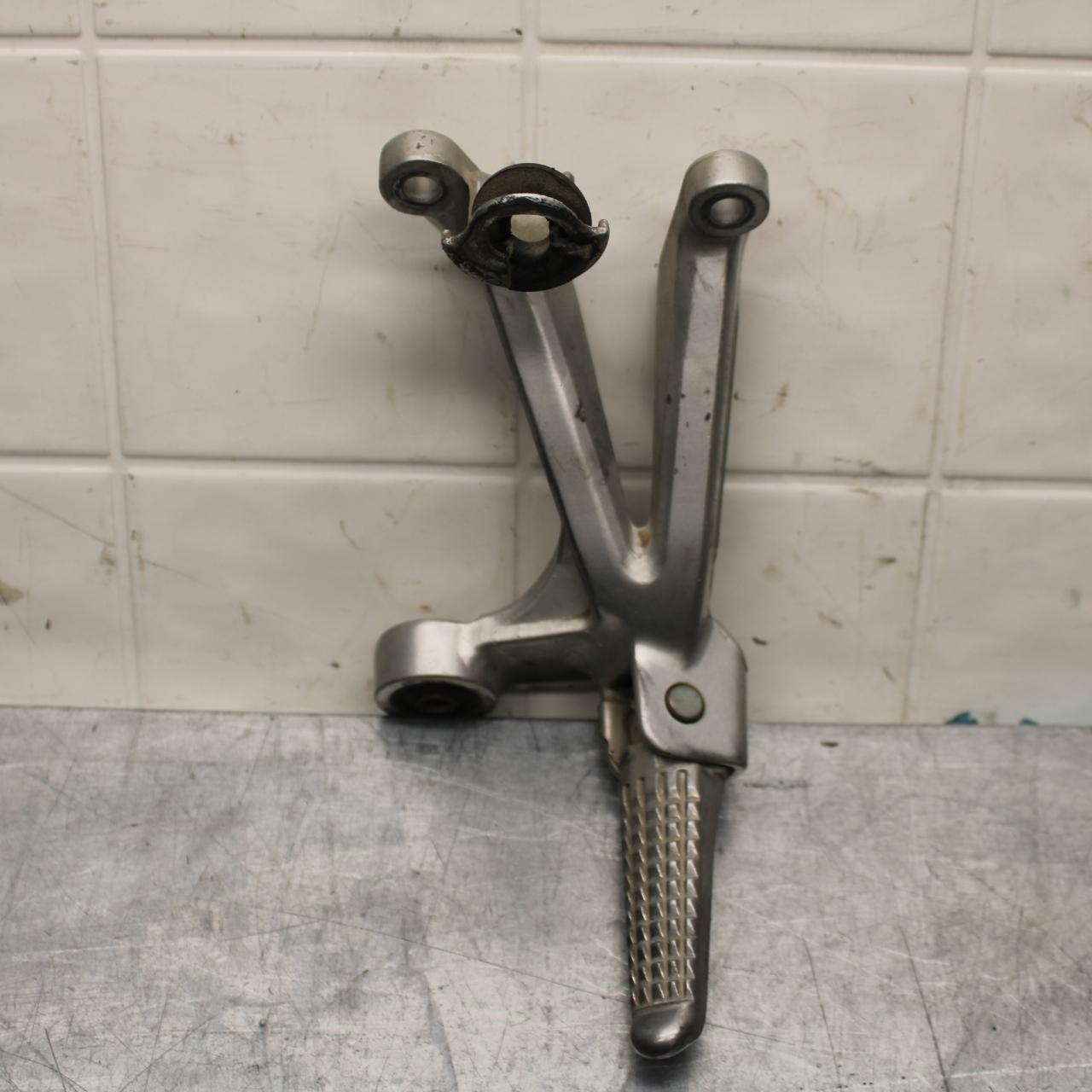 1999 Suzuki GSXR600 RIGHT REAR BACK PASSENGER PEG BB580
