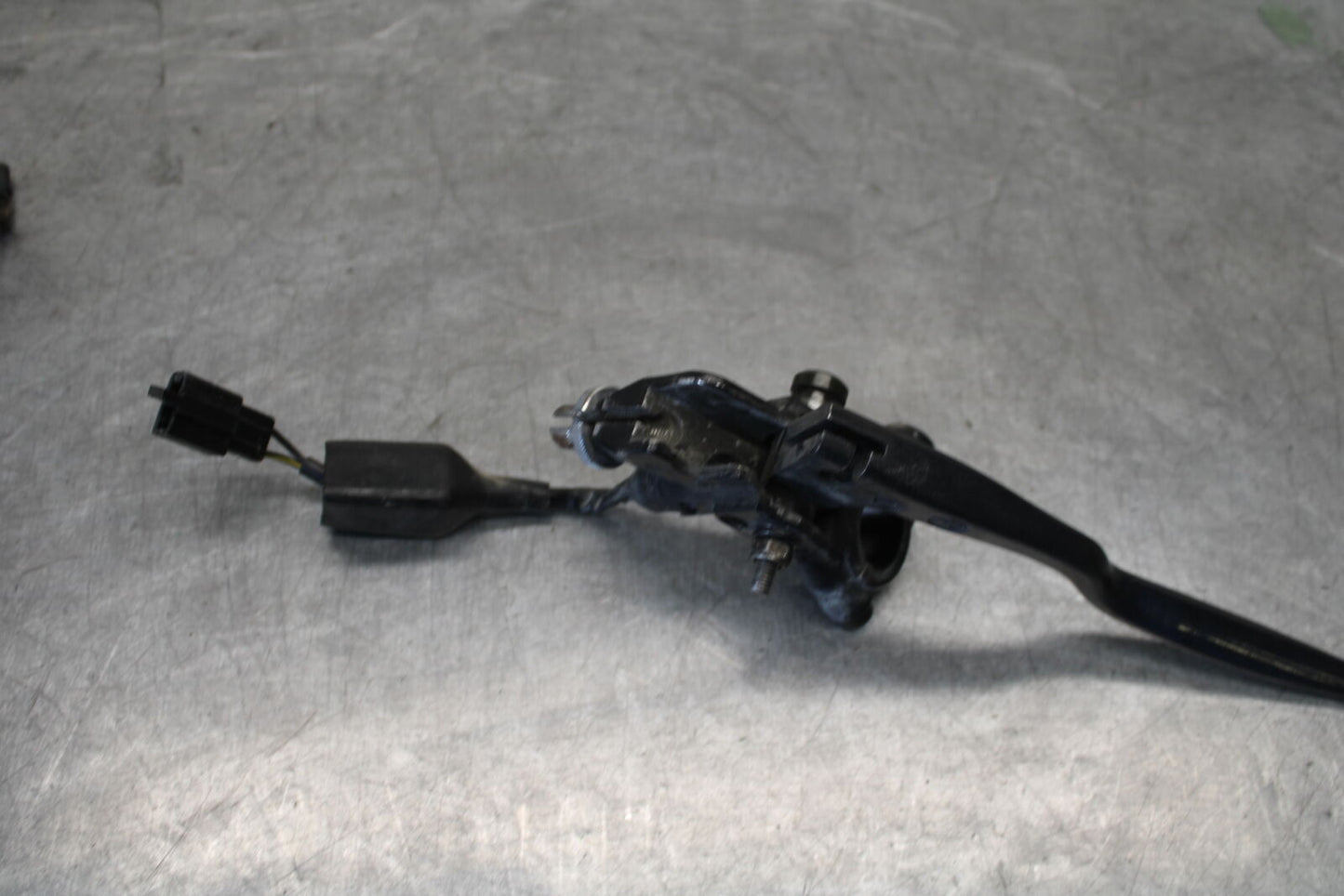 01-06 TRIUMPH TIGER 955I CLUTCH PERCH MOUNT WITH LEVER BB693