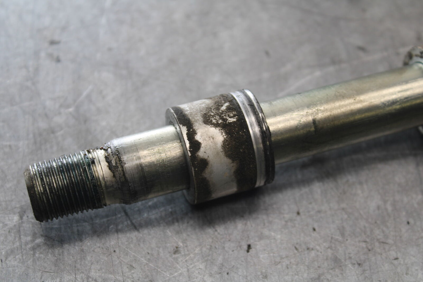 07-08 TRIUMPH DAYTONA 675 FRONT WHEEL RIM AXLE PIVOT BOLT BB685